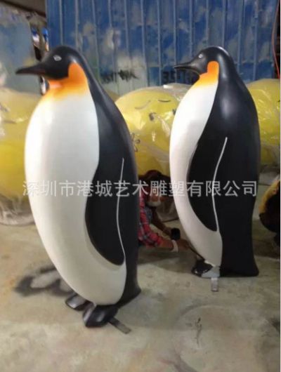 游乐园玻璃钢彩绘可爱的两只企鹅博鱼网页版