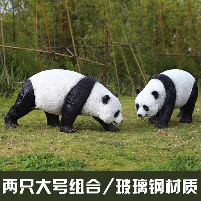 步行街外出游玩的两只熊猫玻璃钢博鱼网页版