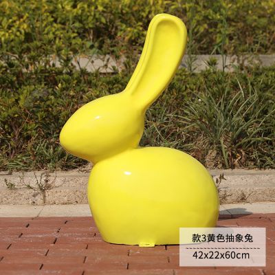 公园一只玻璃钢黄色兔子博鱼网页版