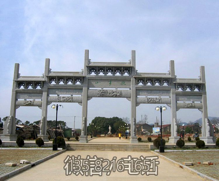 冲天式五间七柱广场石雕牌坊