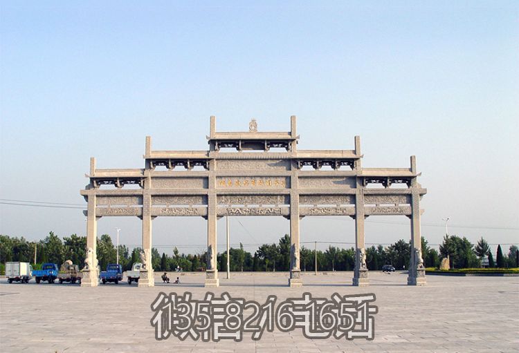 广场石牌坊