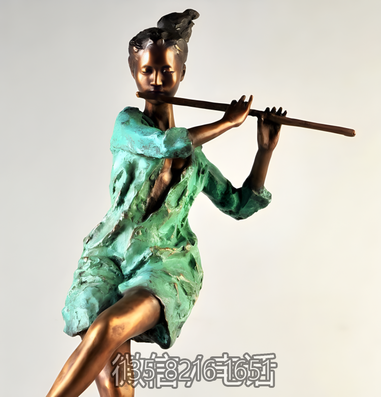 铜雕吹笛子的女性人物博鱼网页版