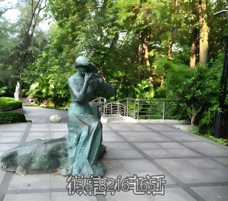 园林户外仿古青铜吹笛子的人物博鱼网页版