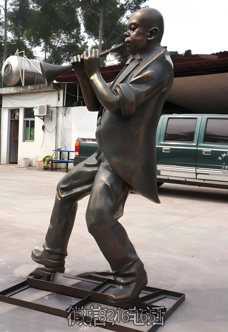 玻璃钢仿铜吹唢呐的西方人物博鱼网页版