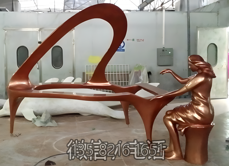 玻璃钢仿铜园林景观美陈装饰摆件弹钢琴的人物博鱼网页版