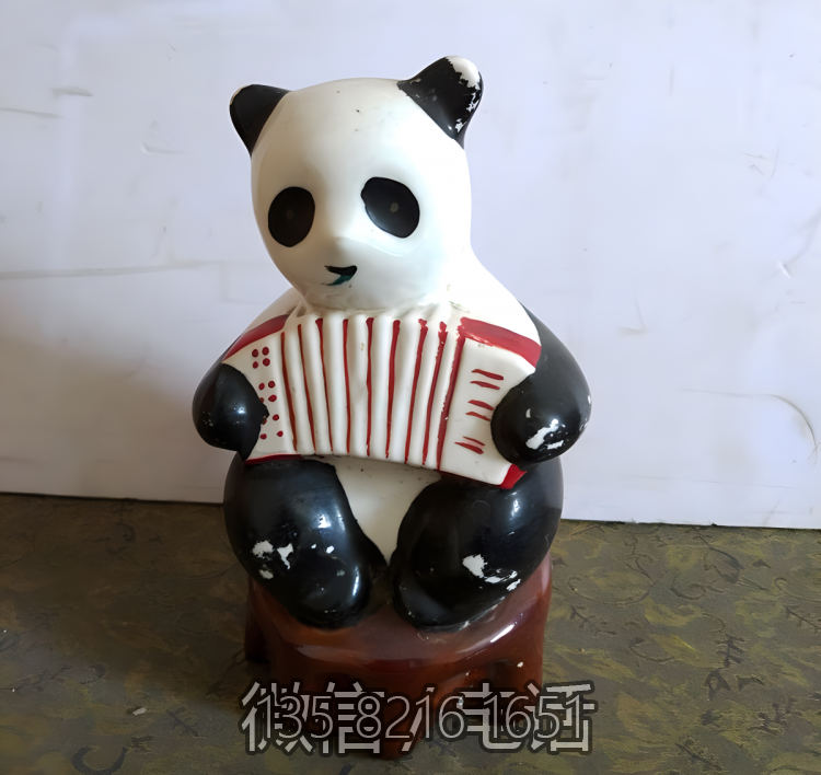 美陈装饰摆件玻璃钢卡通拉手风琴的熊猫博鱼网页版 美陈装饰摆件玻璃钢卡通拉手风琴的熊猫博鱼网页版