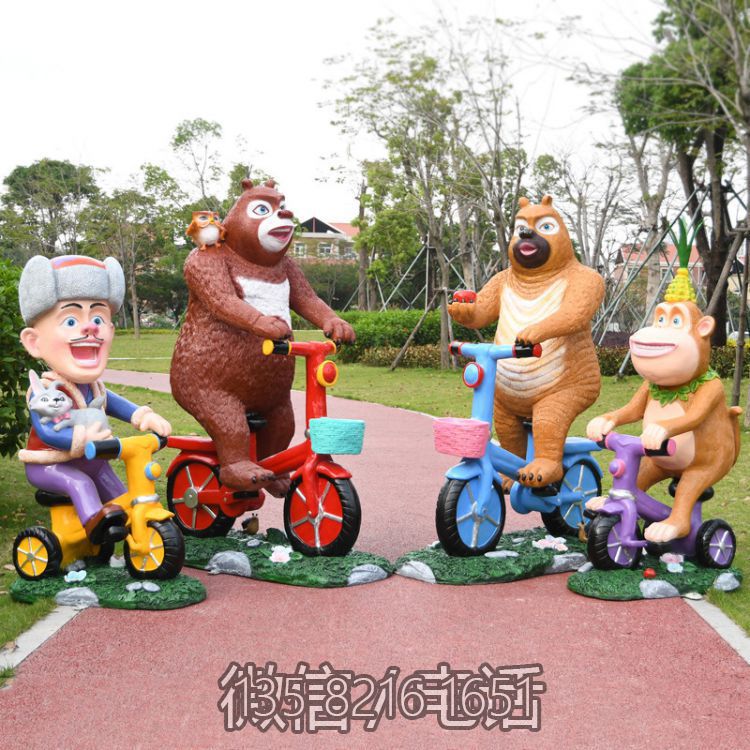 景区广场骑自行车的熊出没卡通人物玻璃钢博鱼网页版