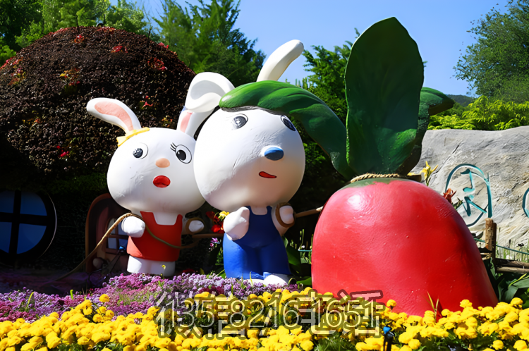 花园广场玻璃钢卡通拔萝卜的兔子景观博鱼网页版 花园广场玻璃钢卡通拔萝卜的兔子景观博鱼网页版