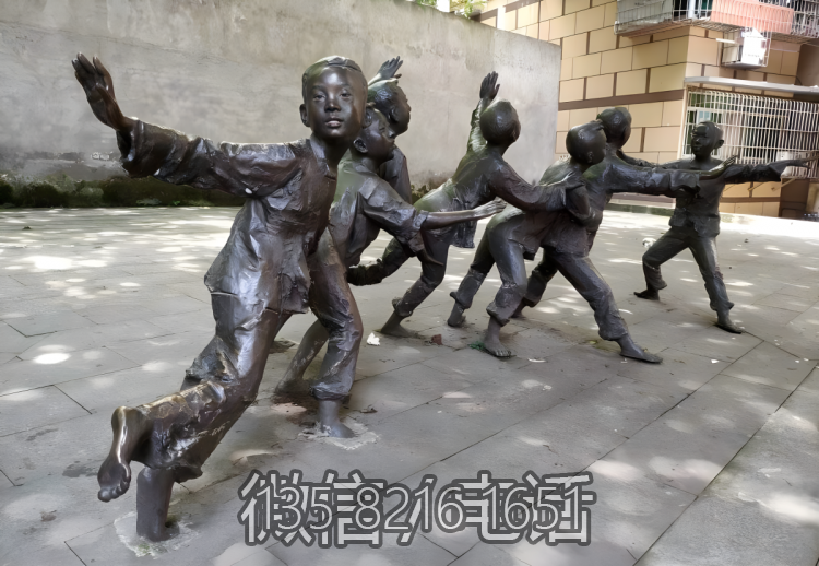 老鹰抓小鸡童趣人物情景博鱼网页版