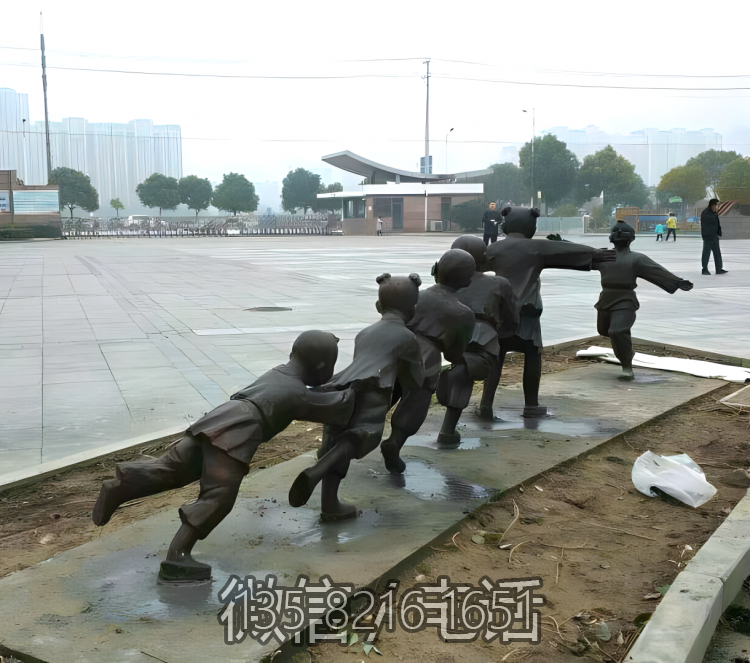 老鹰抓小鸡铸铜童趣人物博鱼网页版