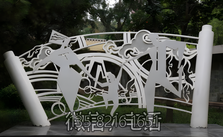 创意景观摆件不锈钢抽象艺术摆件一家三口博鱼网页版