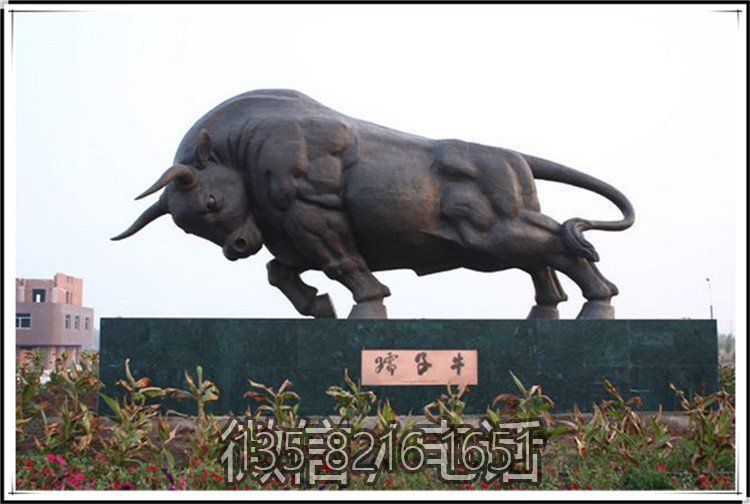 景区工厂景观大型景观动物摆件玻璃钢仿铜定制奋进牛博鱼网页版