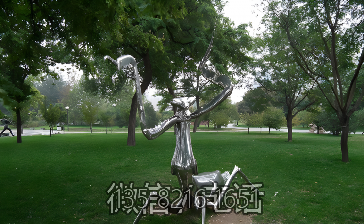 户外园林不锈钢金属抽象定制动物摆件螳螂博鱼网页版