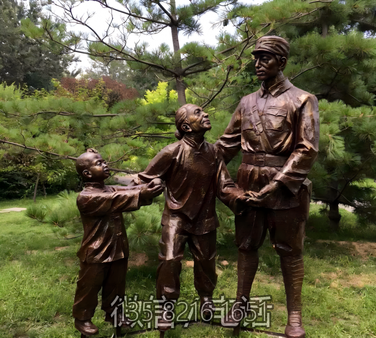 玻璃钢八路军慰问老人的八路军战士博鱼网页版