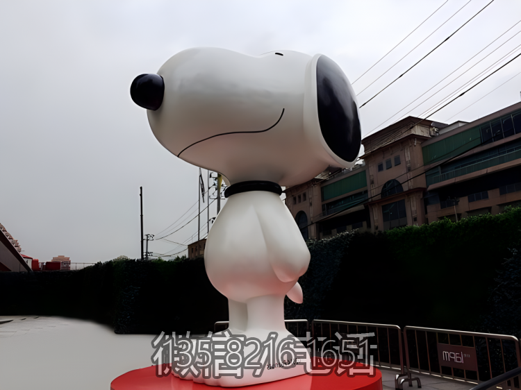 园林户外玻璃钢IP公仔大型卡通Snoopy博鱼网页版