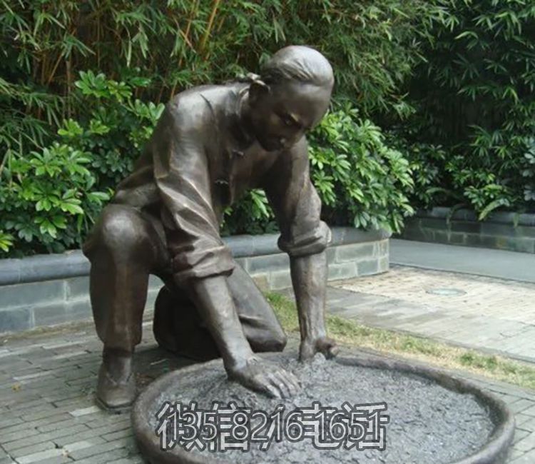 广场铜雕茶文化晒青的人物博鱼网页版