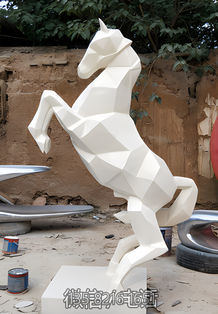 创意抽象动物景观摆件玻璃钢几何块面十二生肖马博鱼网页版