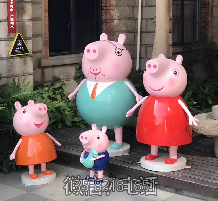 定制玻璃钢卡通组合小品小猪佩奇一家博鱼网页版