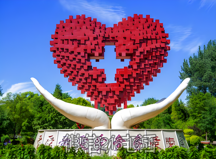 双手托起十字爱心的不锈钢景观博鱼网页版