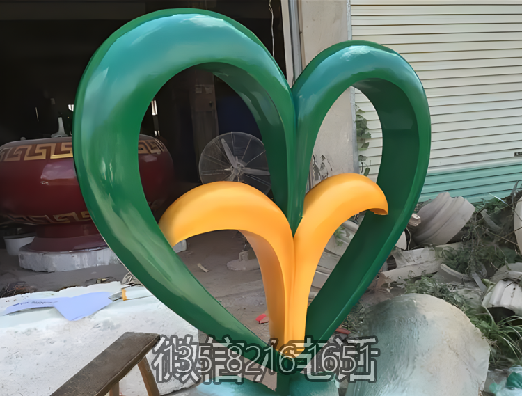 “发芽”玻璃钢爱心造型博鱼网页版