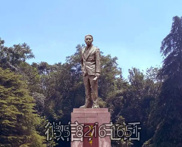 陈乔年铸铜雕像
