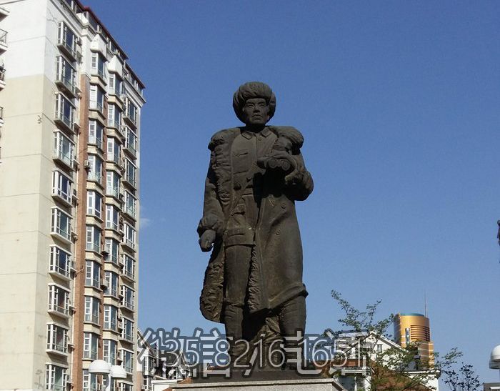 马仁兴铸铜人物像