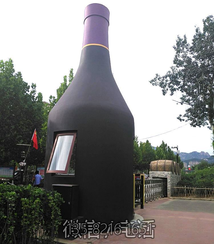 仿真红酒瓶子造型屋子