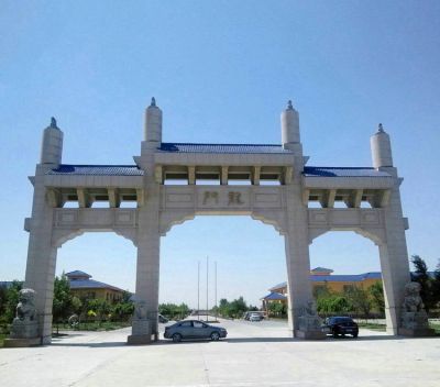 冲天式广场石雕牌坊