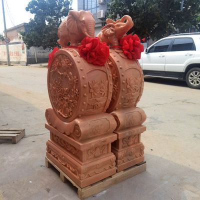 一对晚霞红大象石门墩