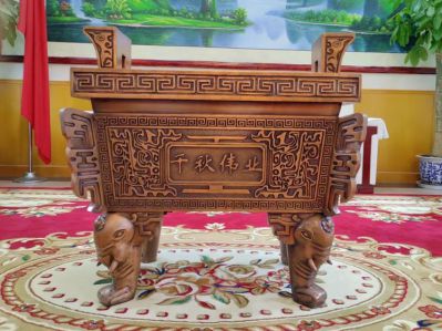 两耳四足铜方鼎