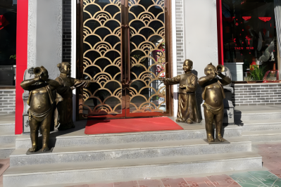 吹唢呐酒店婚庆门口迎宾孩童摆件吹奏博鱼网页版