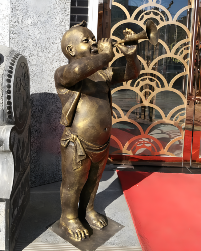 酒店门口景观玻璃钢仿铜吹唢呐的儿童博鱼网页版