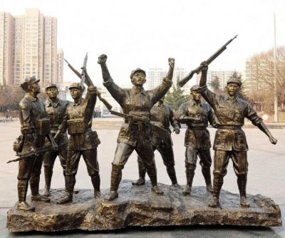 定制户外景观红色文化摆件玻璃钢仿铜红军人物博鱼网页版
