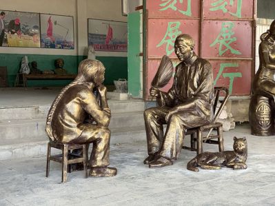 学院摆放孙子听奶奶讲故事玻璃钢仿铜民俗人物博鱼网页版