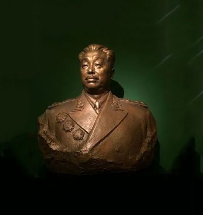 园林户外玻璃钢仿铜十大元帅贺龙博鱼网页版