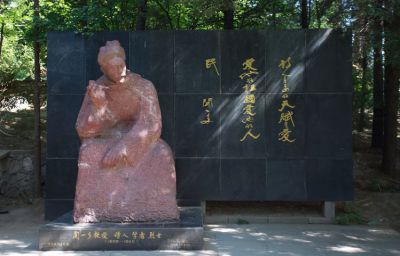 户外园林景观石雕名人诗人闻一多博鱼网页版