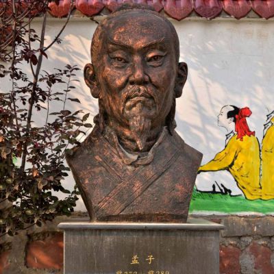 公园广场摆放战国时期著名思想家孟子半身像紫铜博鱼网页版