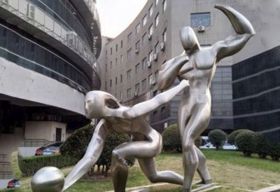 商业街装饰摆件不锈钢抽象打保龄球的人物博鱼网页版