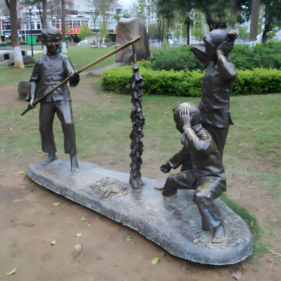 公园摆件童趣景观玻璃钢仿铜放鞭炮的人物博鱼网页版