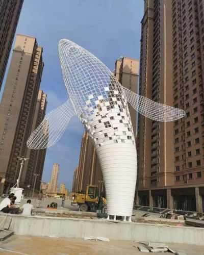 小区景观落地摆件大型不锈钢镂空创意鲸鱼博鱼网页版