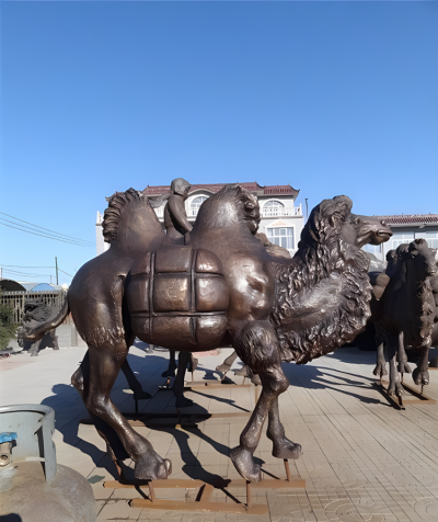 玻璃钢仿铜骆驼博鱼网页版户外沙漠之舟动物景观装饰