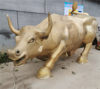 定制玻璃钢铸铜大型户外广场落地摆件动物景观华尔街牛博鱼网页版