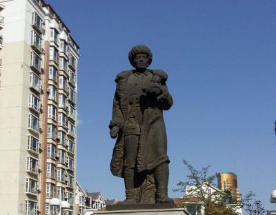 马仁兴铸铜人物像