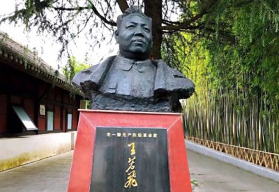 王若飞铸铜名人胸像