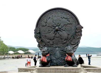 大型铸铜铜镜景观博鱼网页版