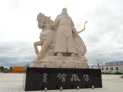 一代神弓——哈撒尔石雕人物像