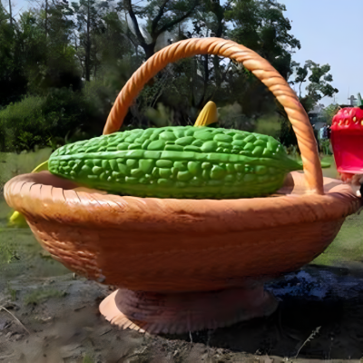 装着苦瓜的蔬菜篮子