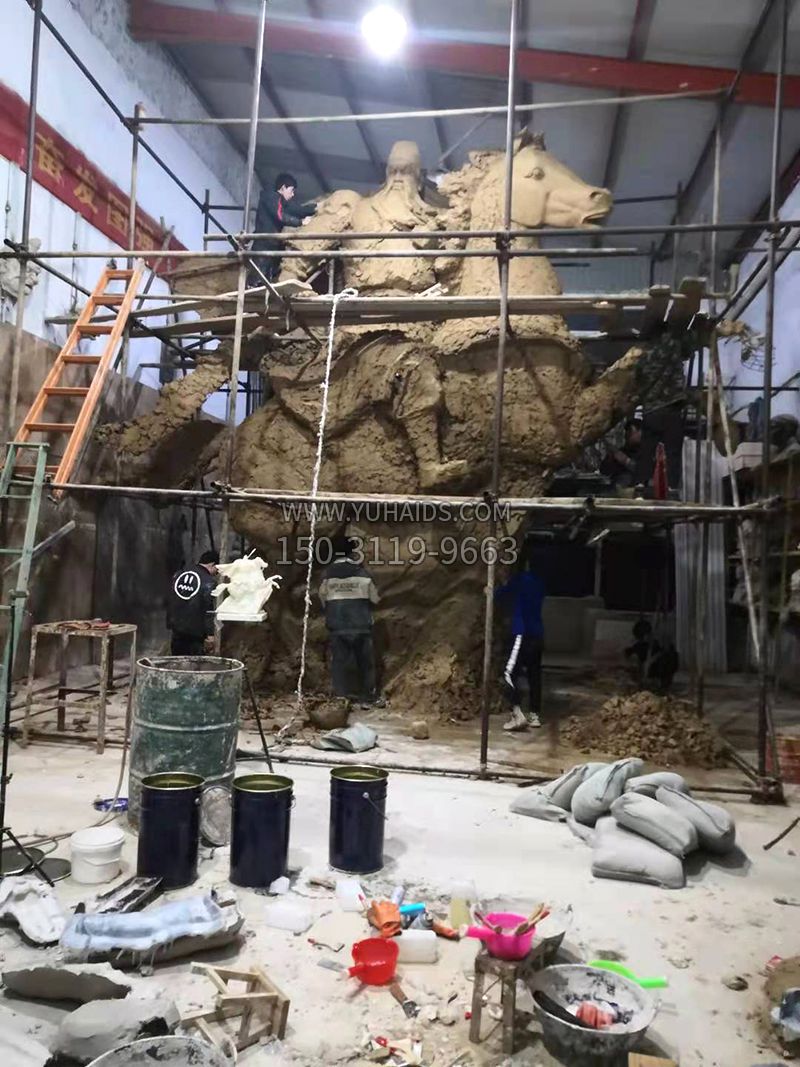 山西运城关王庙“乾坤炳义”关公雕像泥塑制作中 山西运城关王庙“乾坤炳义”关公雕像泥塑制作中