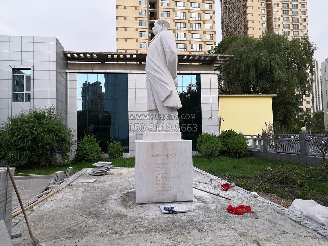 石雕主席像左视效果 石雕主席像左视效果
