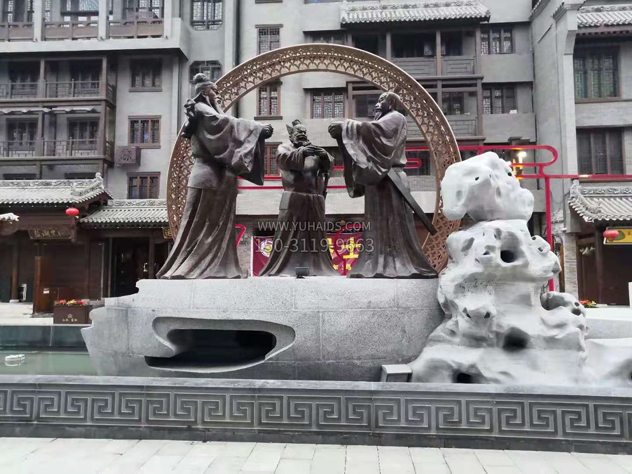 山西运城盬街刘关张桃园三结义铜雕景观博鱼网页版 山西运城盬街刘关张桃园三结义铜雕景观博鱼网页版